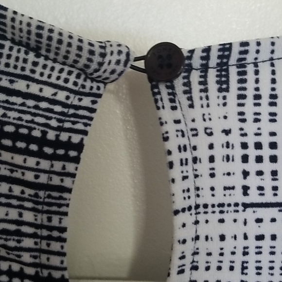 Jones New York Sleeveless Blouse - Picture 3 of 5